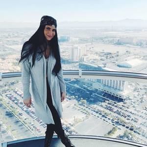 Meet your Posher, Lauren